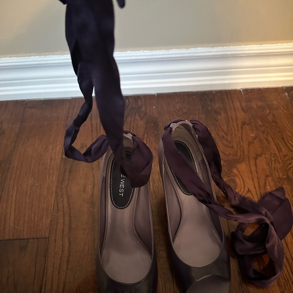 Nine West lace up wedge heel 3.5 inch heel - Picture 2 of 6